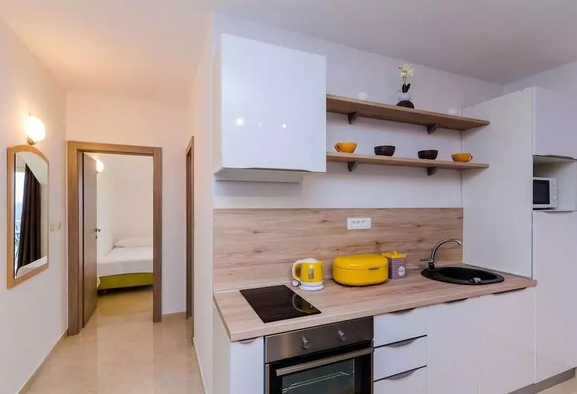 آپارتمان 1 خوابه با بالکن و چشم‌انداز دریا, Apartments Sandito