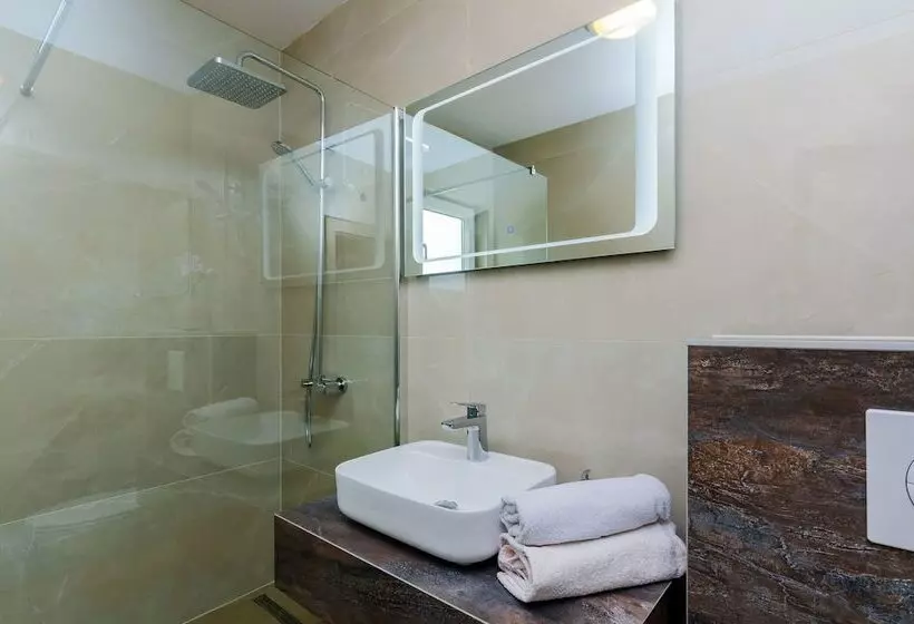 آپارتمان 1 خوابه با بالکن و چشم‌انداز دریا, Apartments Sandito