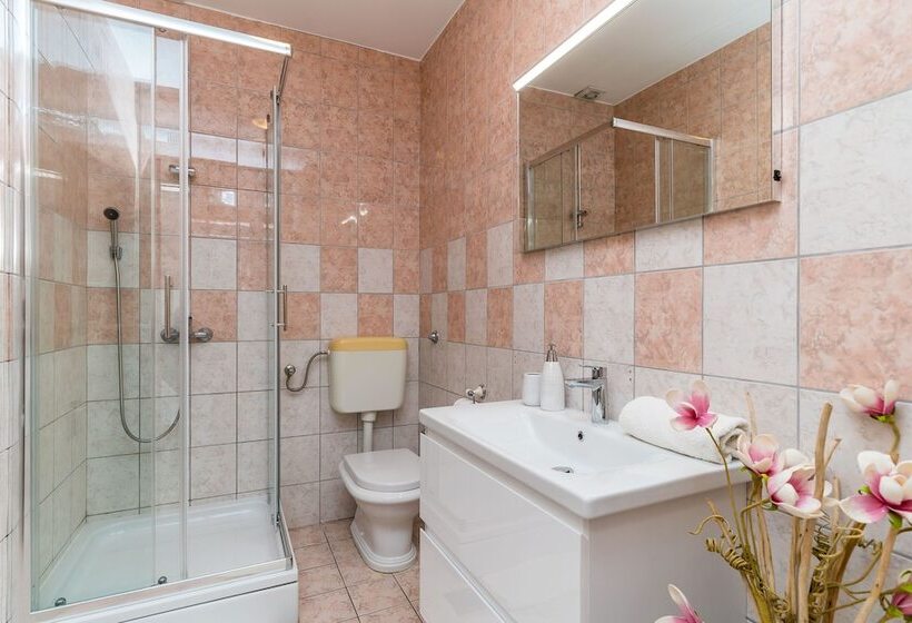 סטודיו סטנדרטי עם נוף לים ומרפסת, Apartments Sandito