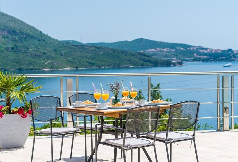 סטודיו סטנדרטי עם נוף לים ומרפסת, Apartments Sandito