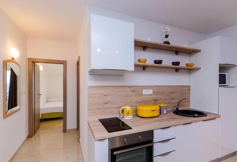 Apartamento 1 Quarto Vista Mar com Sacada, Apartments Sandito