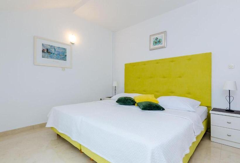 Apartamento 1 Quarto Vista Mar com Sacada, Apartments Sandito