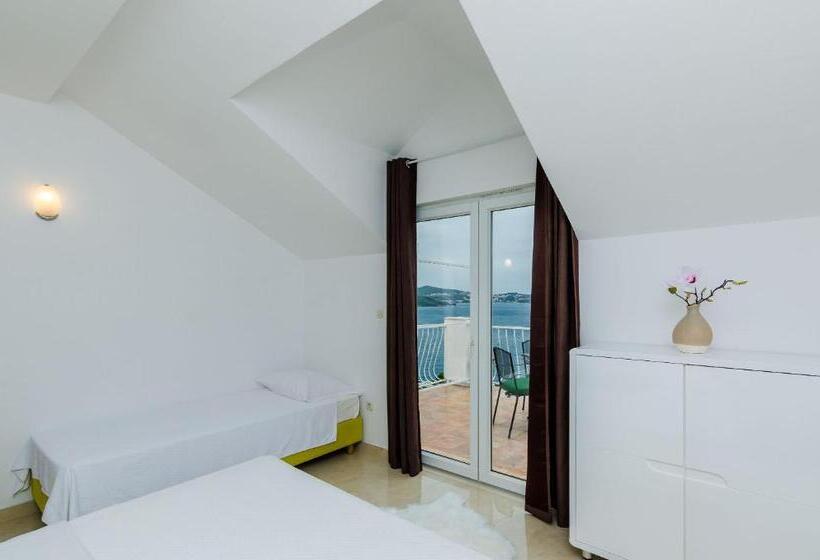 דירת חדר עם נוף לים ומרפסת, Apartments Sandito