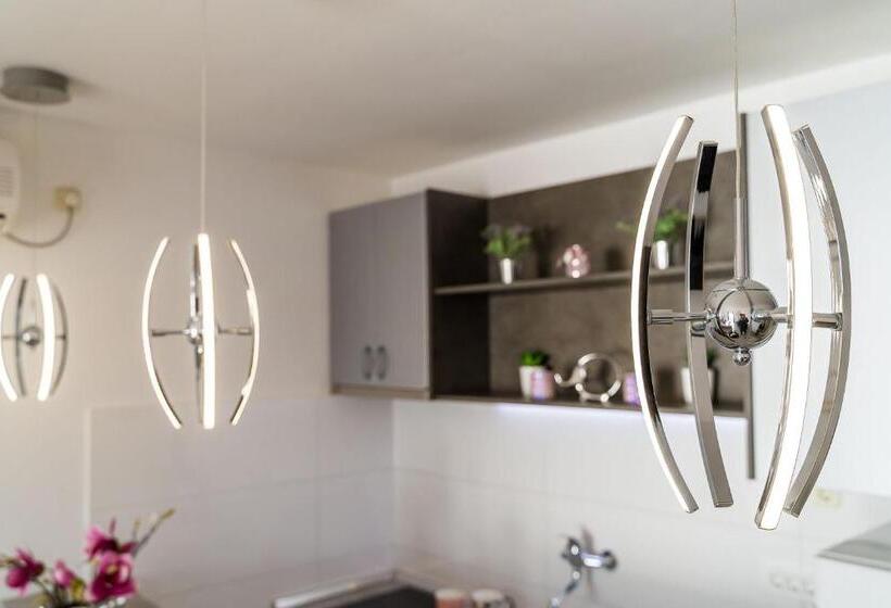 סטודיו סטנדרטי עם נוף לים ומרפסת, Apartments Sandito