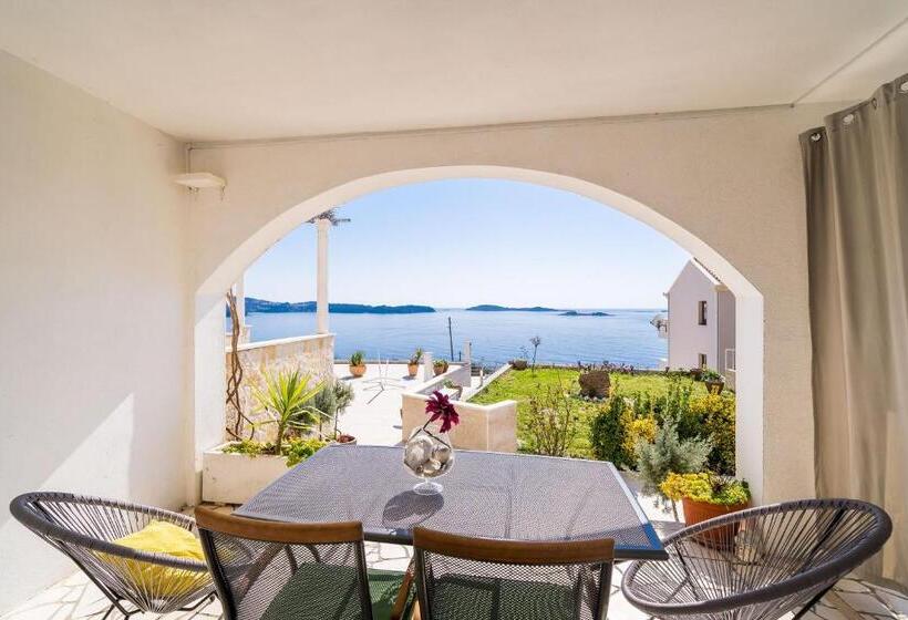 חדר סטנדרט נוף לים עם טרסה, Apartments Sandito