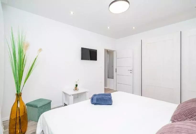 آپارتمان سوپریور 1 خوابه با چشم‌انداز دریا, Apartments Sandito