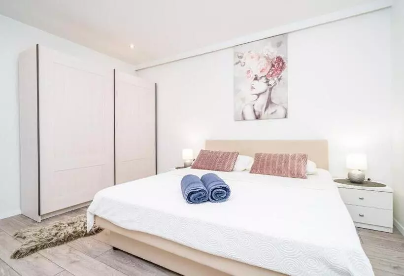 آپارتمان سوپریور 1 خوابه با چشم‌انداز دریا, Apartments Sandito