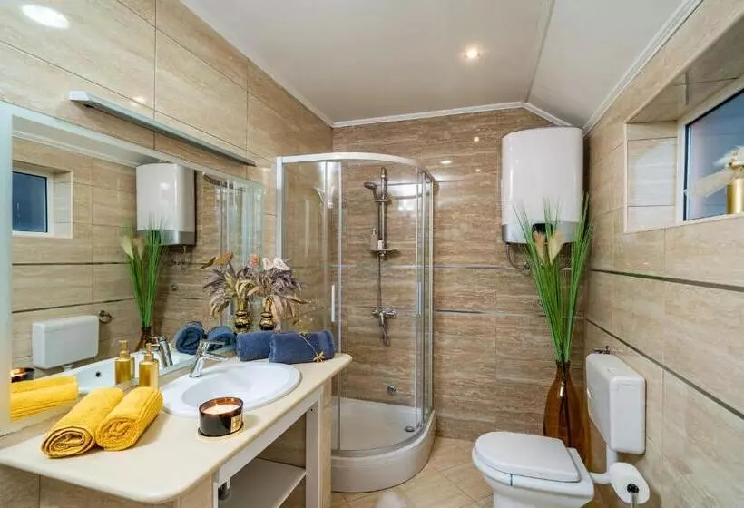 آپارتمان 2 خوابه با چشم‌انداز دریا, Apartments Sandito