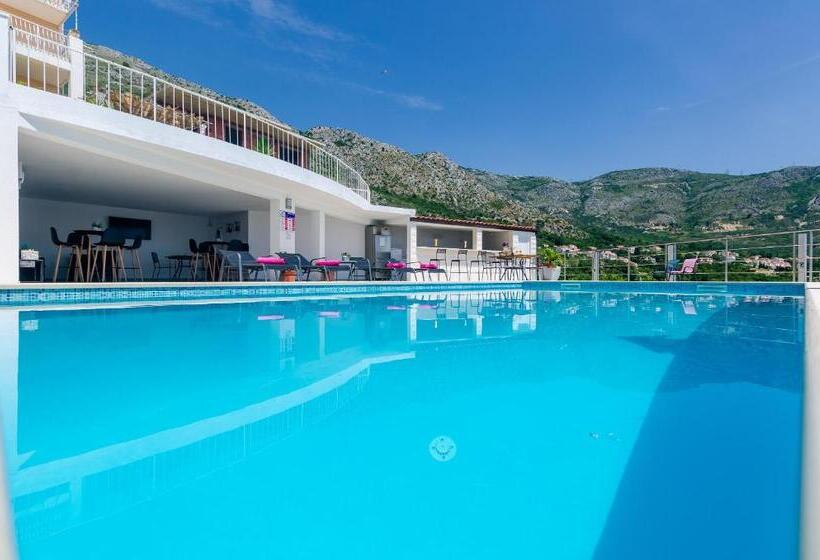 סטודיו סטנדרטי עם נוף לים ומרפסת, Apartments Sandito