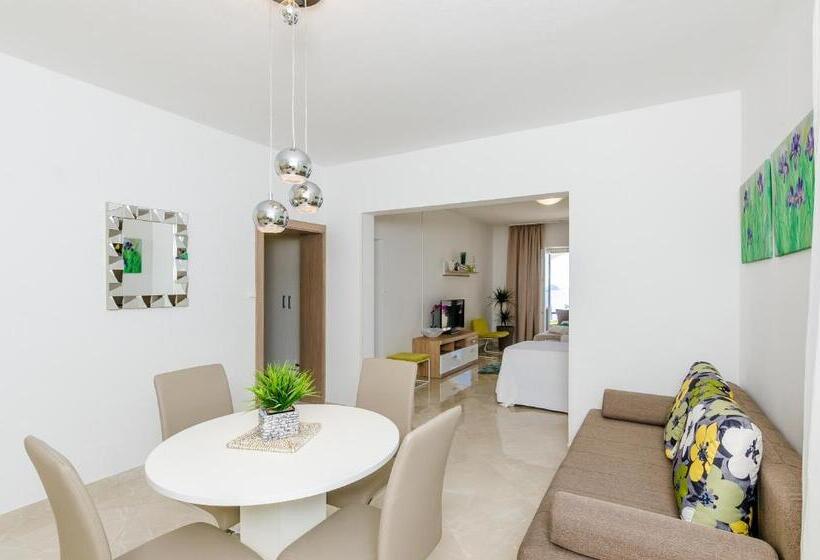 דירת חדר שינה עם טרסה ונוף לים, Apartments Sandito