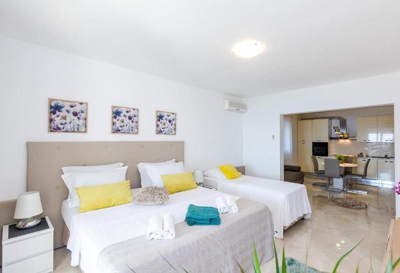 Apartamento 1 Quarto com Terraço Vista Mar, Apartments Sandito