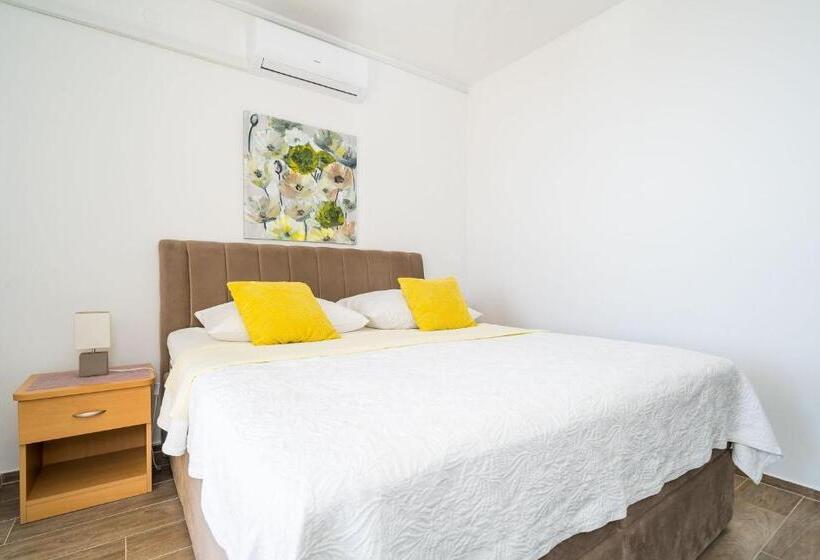 חדר סטנדרט נוף לים עם טרסה, Apartments Sandito