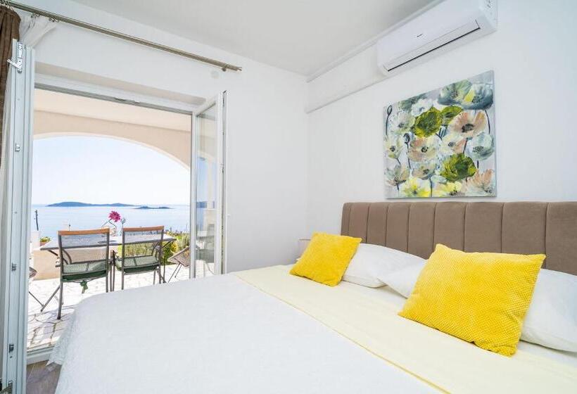 חדר סטנדרט נוף לים עם טרסה, Apartments Sandito