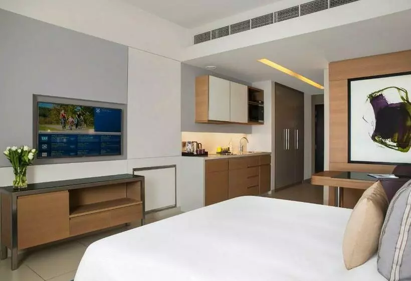 ダブルベッドスタンダードルーム, Capital Centre Arjaan By Rotana