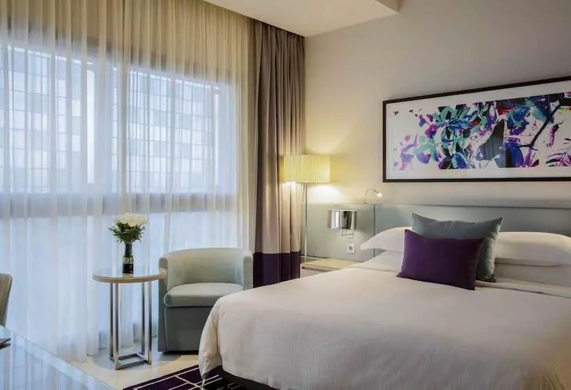 スイート, Capital Centre Arjaan By Rotana