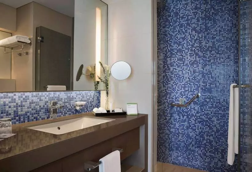 スイート, Capital Centre Arjaan By Rotana