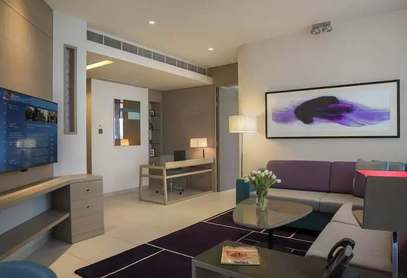 スイート, Capital Centre Arjaan By Rotana