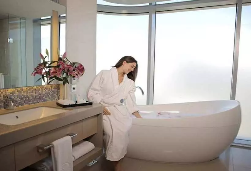 スイート, Capital Centre Arjaan By Rotana
