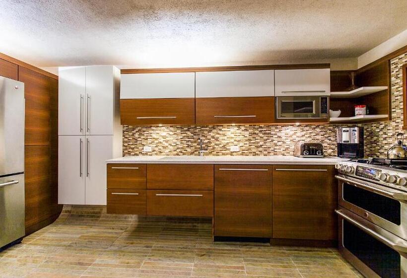 ویلای 5 خوابه, Ceblue Villas