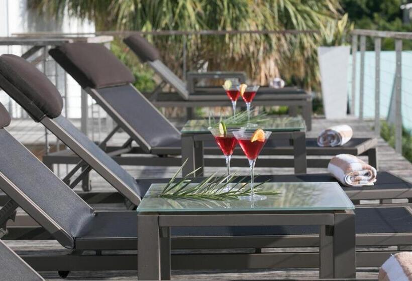 ویلای یک اتاق خوابه با استخر شنا, Ceblue Villas