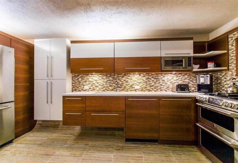 ویلای 5 خوابه, Ceblue Villas