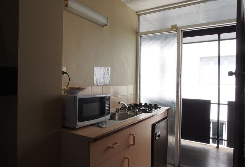 إستوديو كلاسيكى, City Beach Motel