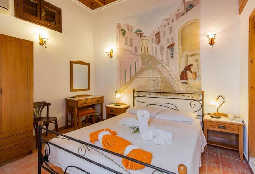 חדר סטנדרט עם מרפסת, Camelot Traditional & Classic