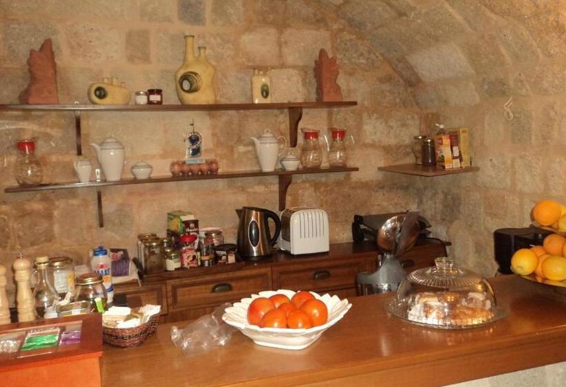 חדר סטנדרט עם מרפסת, Camelot Traditional & Classic