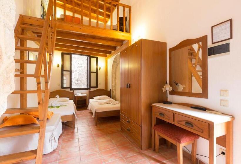 חדר משפחתי, Camelot Traditional & Classic