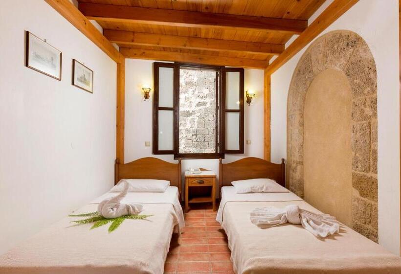 חדר משפחתי, Camelot Traditional & Classic