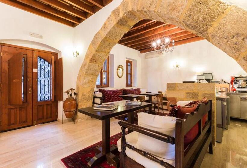 חדר משפחתי, Camelot Traditional & Classic