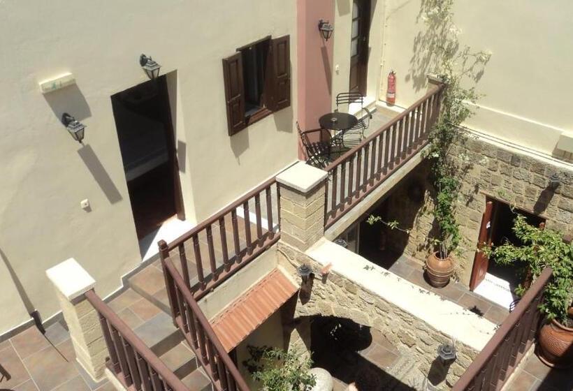 חדר משפחתי, Camelot Traditional & Classic