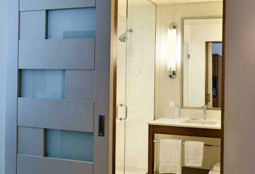 带大床的标准间, Four Points By Sheraton Coral Gables