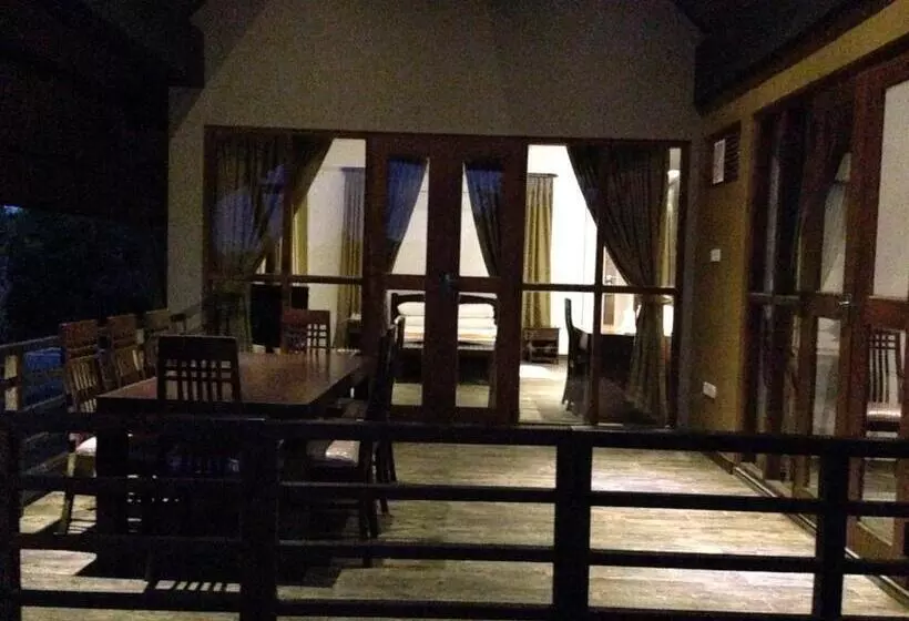 スタンダードルーム, Laya Safari Resorts & Spa
