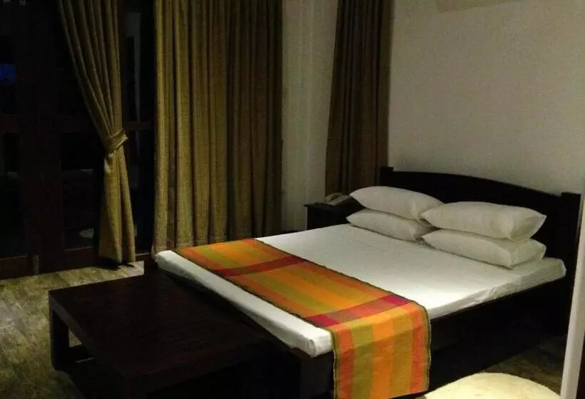 スタンダードルーム, Laya Safari Resorts & Spa