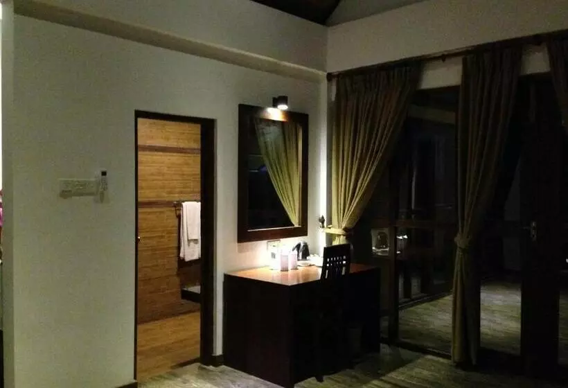 スタンダードルーム, Laya Safari Resorts & Spa