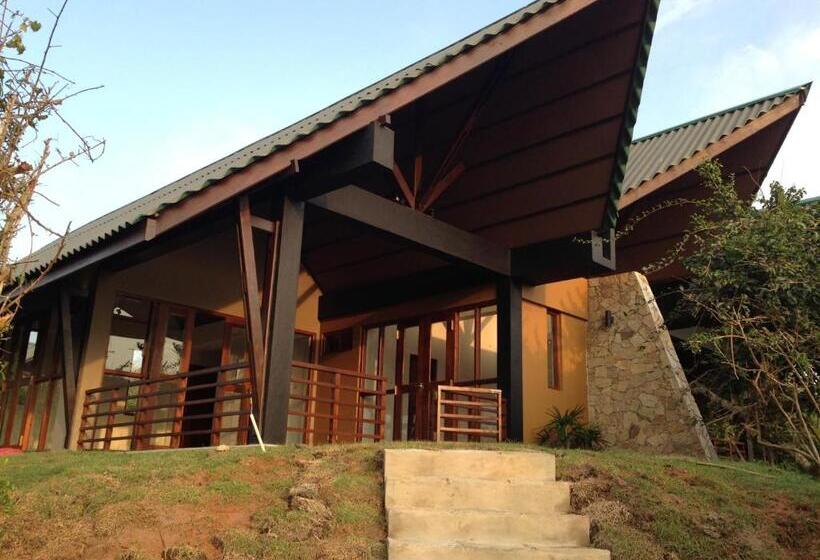 Номер Deluxe Вид на Море с Балконом, Laya Safari Resorts & Spa