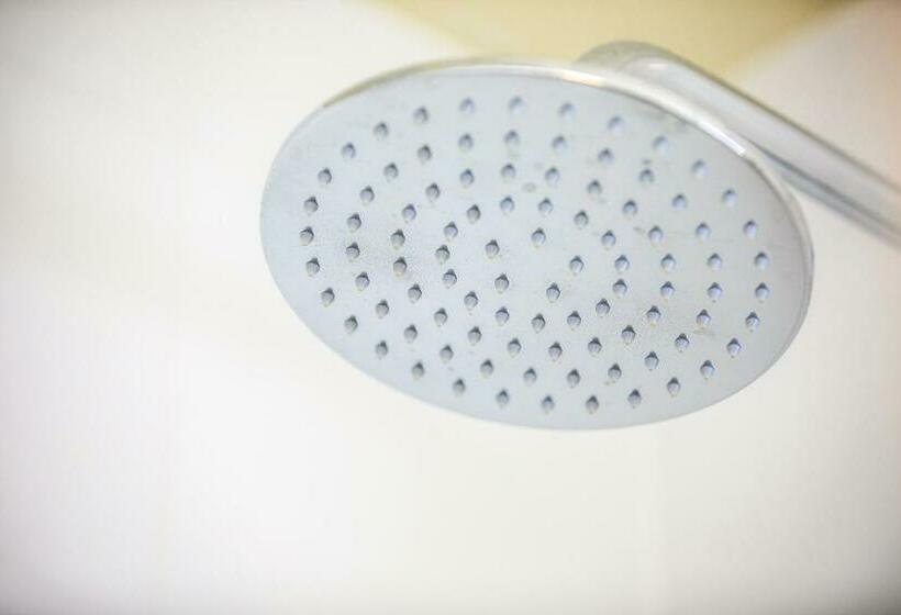 标准工作室, Nightcap At Shoppingtown