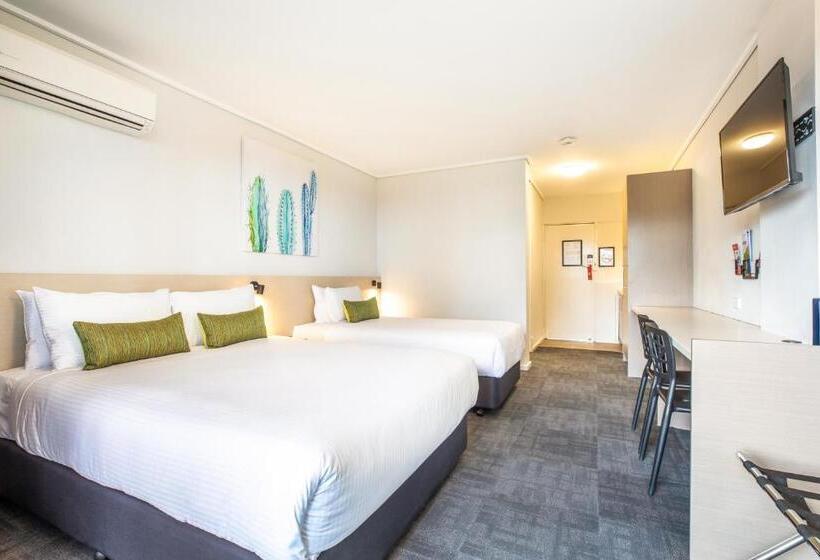 标准工作室, Nightcap At Shoppingtown