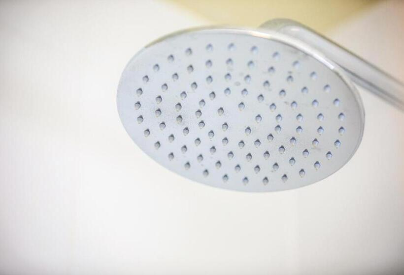 家庭工作室, Nightcap At Shoppingtown