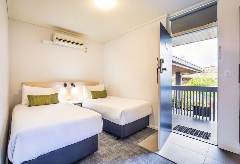 家庭工作室, Nightcap At Shoppingtown