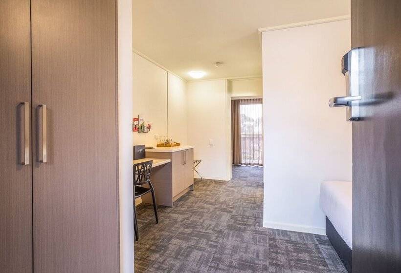 家庭工作室, Nightcap At Shoppingtown