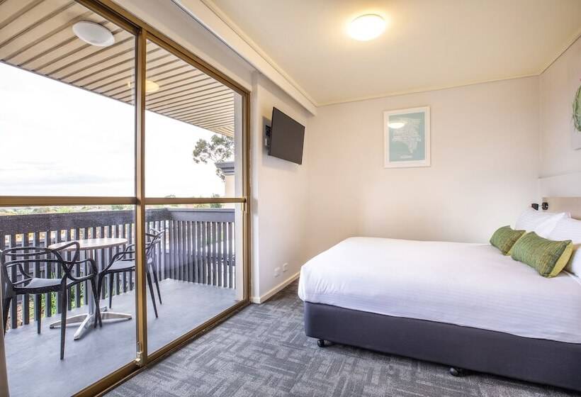 家庭工作室, Nightcap At Shoppingtown