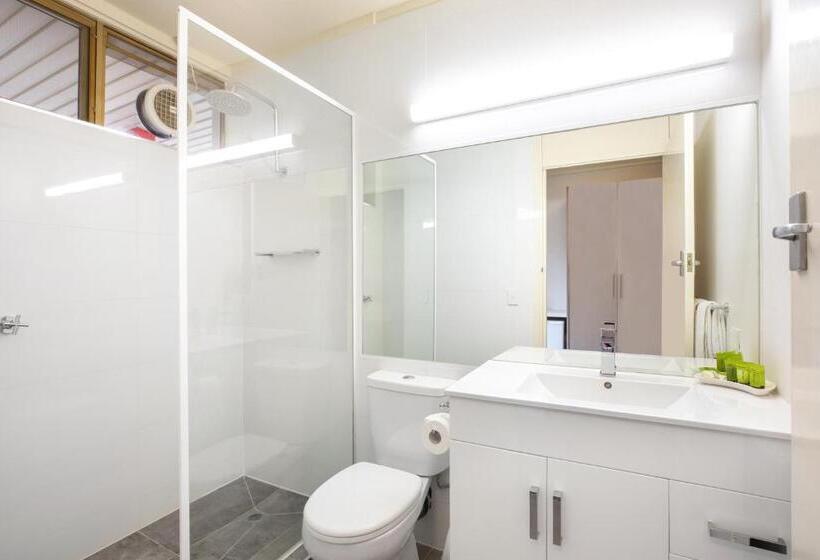 家庭工作室, Nightcap At Shoppingtown