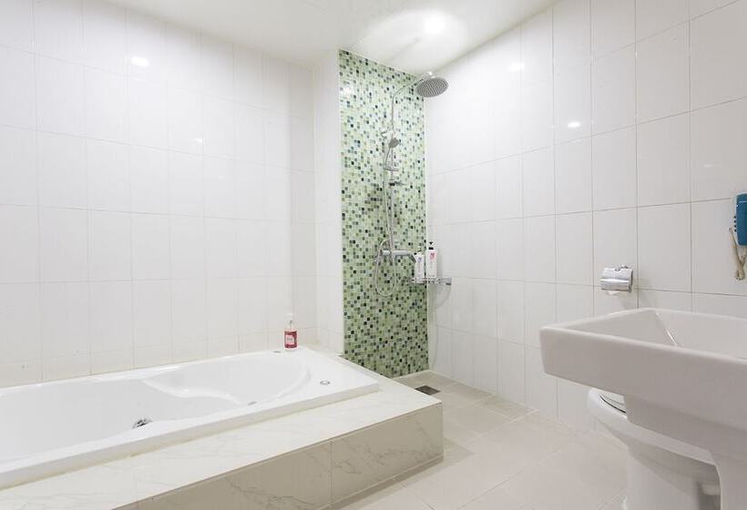 חדר דלוקס, Carlton