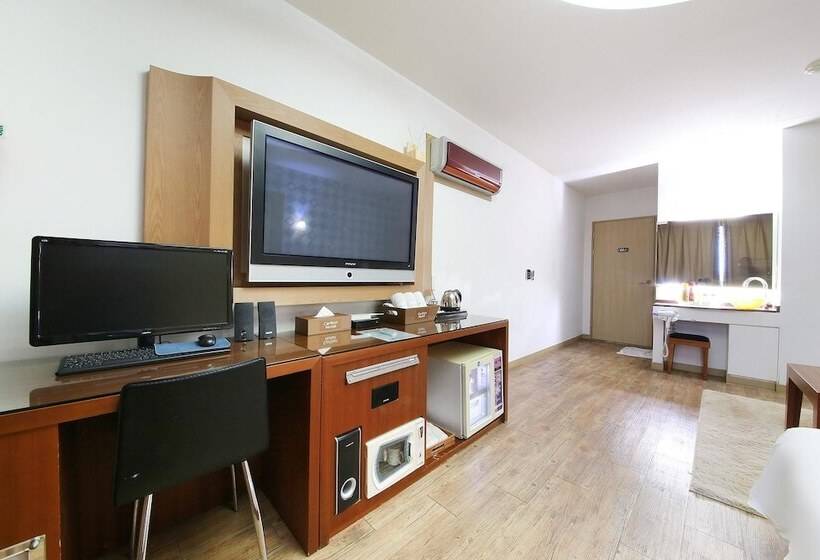 חדר דלוקס, Carlton