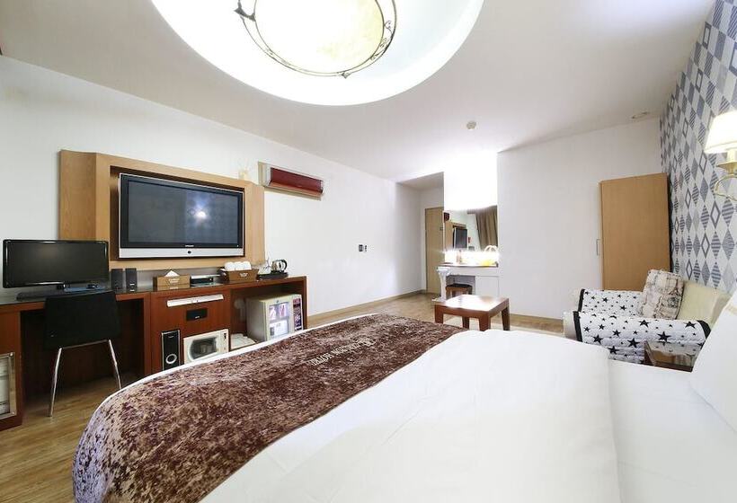 חדר דלוקס, Carlton