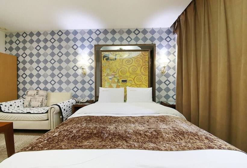 חדר דלוקס, Carlton