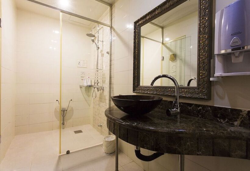 סוויטה, Carlton