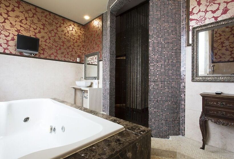 סוויטה, Carlton